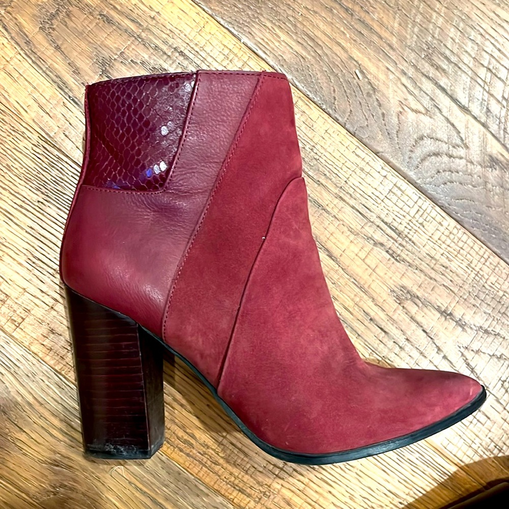 Women’s ALDO garnet booties sz 7